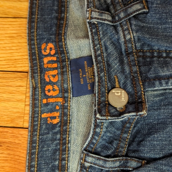 D. Jeans - Picture 2 of 6